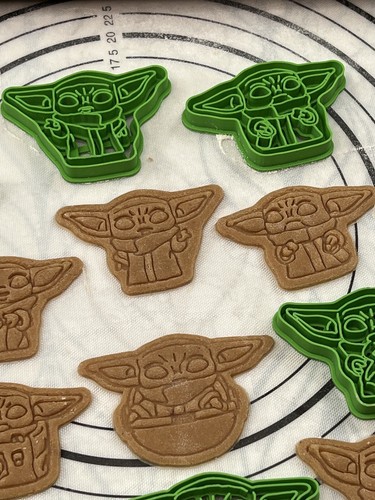 Set of 7 Baby Yoda Grogu Cookie Cutters & Molds Produced by 3D Kitchen Art - Picture 3 of 14