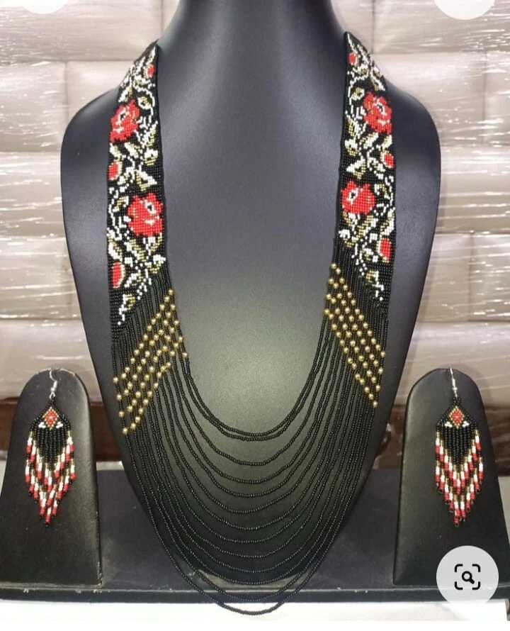 Juego de aretes gargantilla artesanal turquesa con cuentas semillas de Ucrania Foto 2 de 2