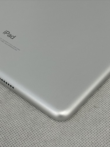Apple iPad (6th Generation) 32GB, Wi-Fi, 9.7in - Silver - Afbeelding 12 van 13