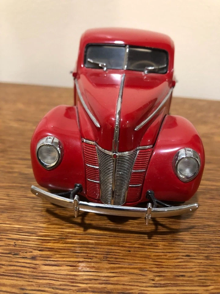 Coche cupé Ford Deluxe 1940 rojo metal fundido a presión Danbury como nuevo escala 1:24 (sin caja) Foto 2 de 4