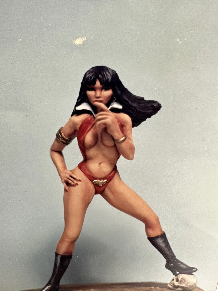 7-дюймовая винтажная редкая каучуковая статуэтка Vampirella 1 Frank Frazetta трудно найти - Изображение 2 из 4