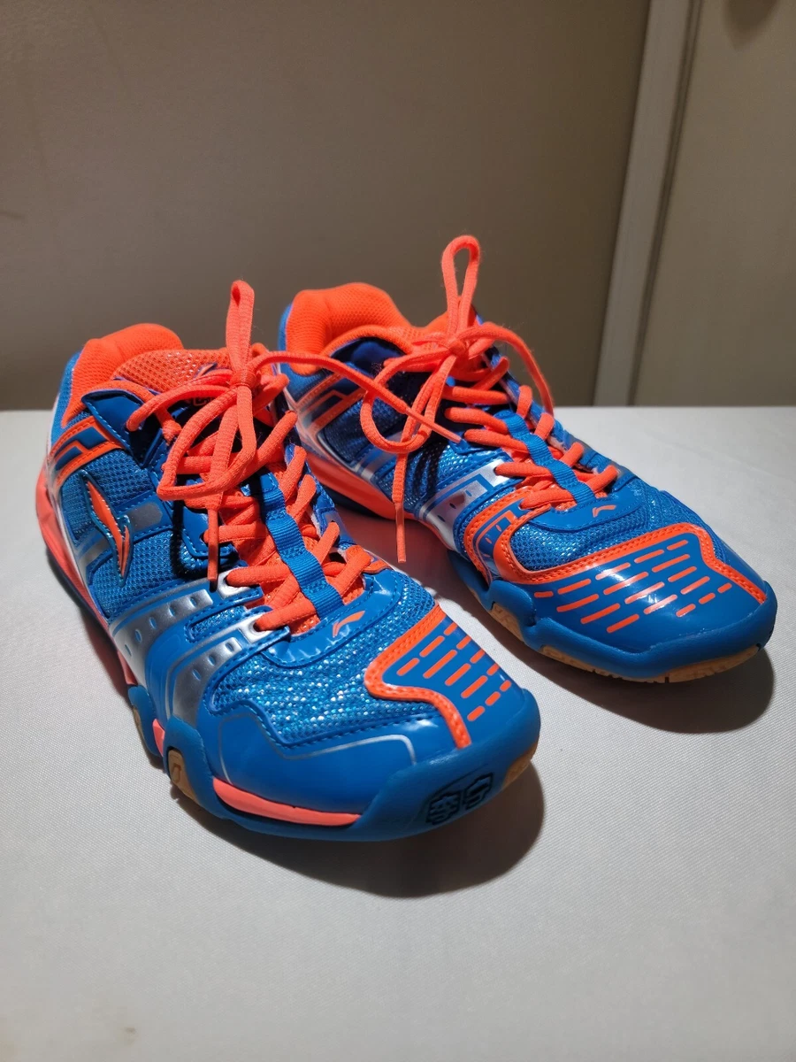 Saga light deals shoes
