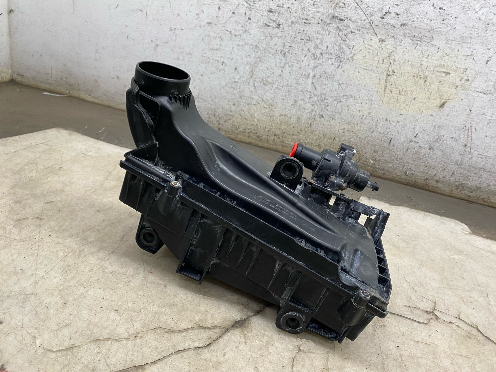 2020-2025 ASTON MARTIN DBX 4.0L RIGHT ENGINE AIR CLEANER FILTER BOX HOUSING OEM