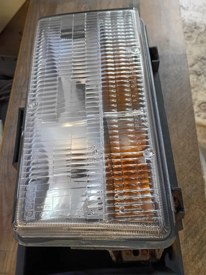 Conjunto de faros laterales izquierdo/conductor Cadillac Fleetwood Brougham 1994-96  Foto 3 de 4