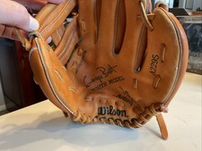 Wilson Youth model A2295 George Brett Right hand throw Glove EUC