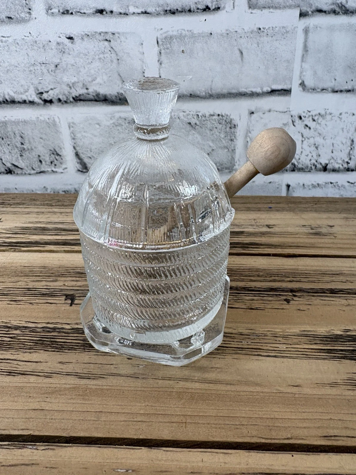 LE Smith NOS Clear Glass Honeypot With Wood Dipper