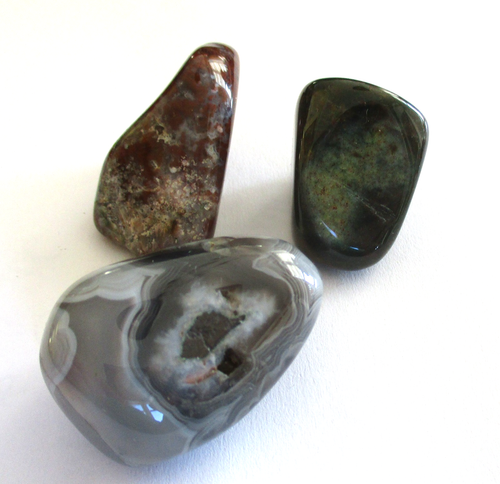 3 Trommelsteine Pietersit Mineral Edelsteinwasser – Brunnensteine 3 Trommelsteine Pietersit Mineral Edelsteinwasser – Brunnensteine