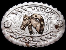 JC03152 COOL VINTAGE 1970s  HORSE HEAD IN HORSESHOE  SILVERTONE BELT BUCKLE