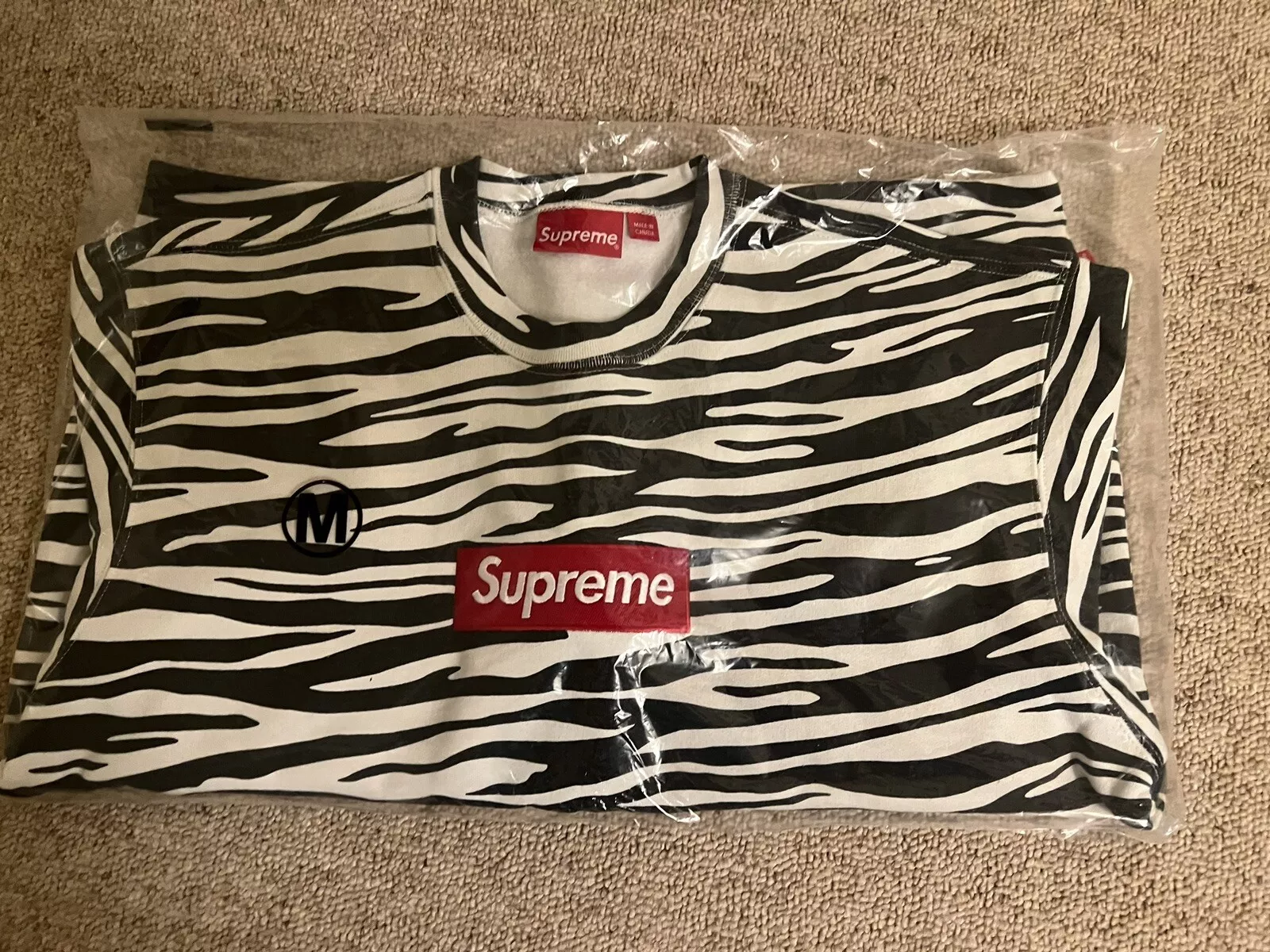 Col rond logo Supreme Box (FW22)   Zèbre   Medium   NEUF ✅