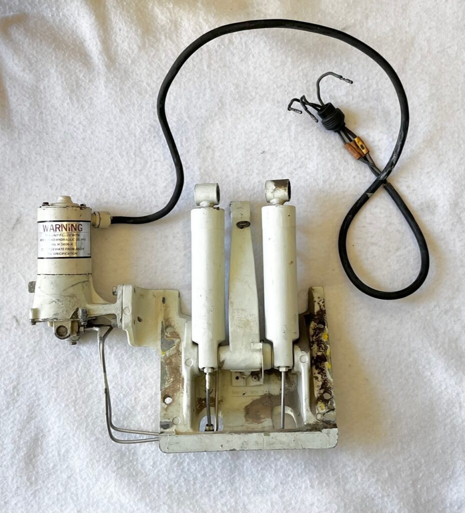 Suzuki Marine DT85 (1980-82) Power Trim Assembly 48500-95510-01J