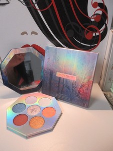 fenty beauty palette highlighter