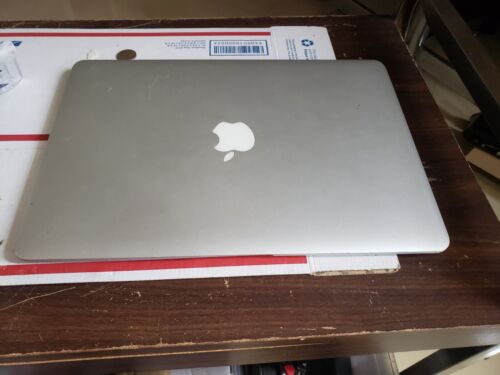 Apple MacBook Air 13" A1369 2010 2GB RAM 250GB SSD- FOR PARTS or REPAIR - Picture 1 of 10