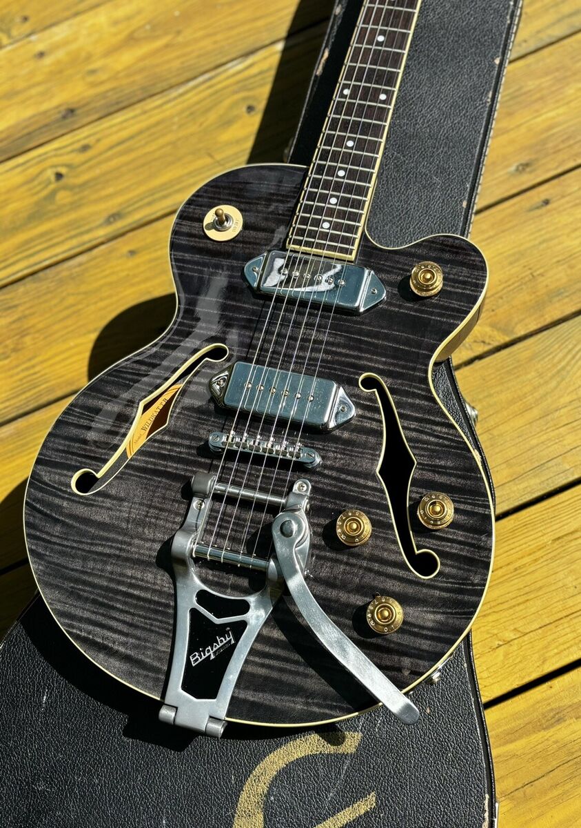 Epiphone Wildkat Made In Korea P90's, Bigsby With Hard Shell Epiphone Wildkat Made In Korea P90's, Bigsby With Hard Shell