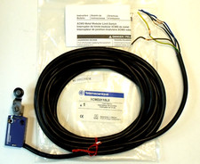 NIB Telemecanique / Schneider XCMD2115L5 Limit Switch Assembly w/ Roller Lever