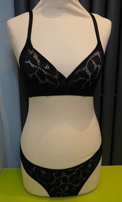 Gossard Lace Glossies Lotus Bralet  & Thong  Set 32C  Bra & XS Thong  Black