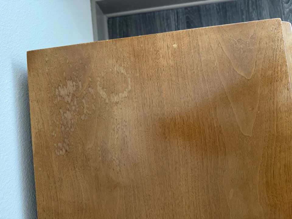 T.H. Par de mesitas de noche/mesas auxiliares Robsjohn Gibbings para Widdicomb Foto 4 de 4