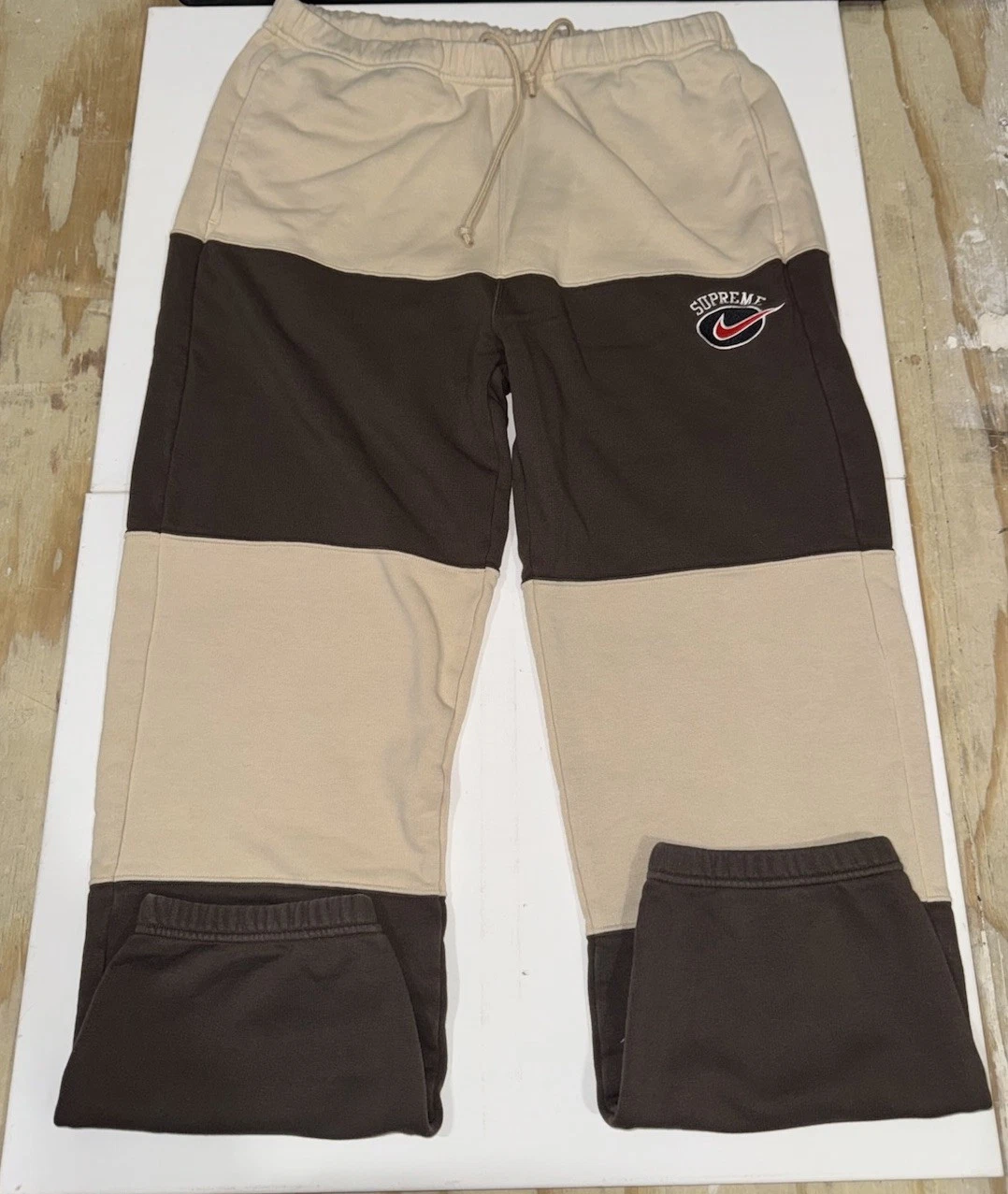 Pantalon de survêtement Supreme Nike beige marron rayé homme taille L