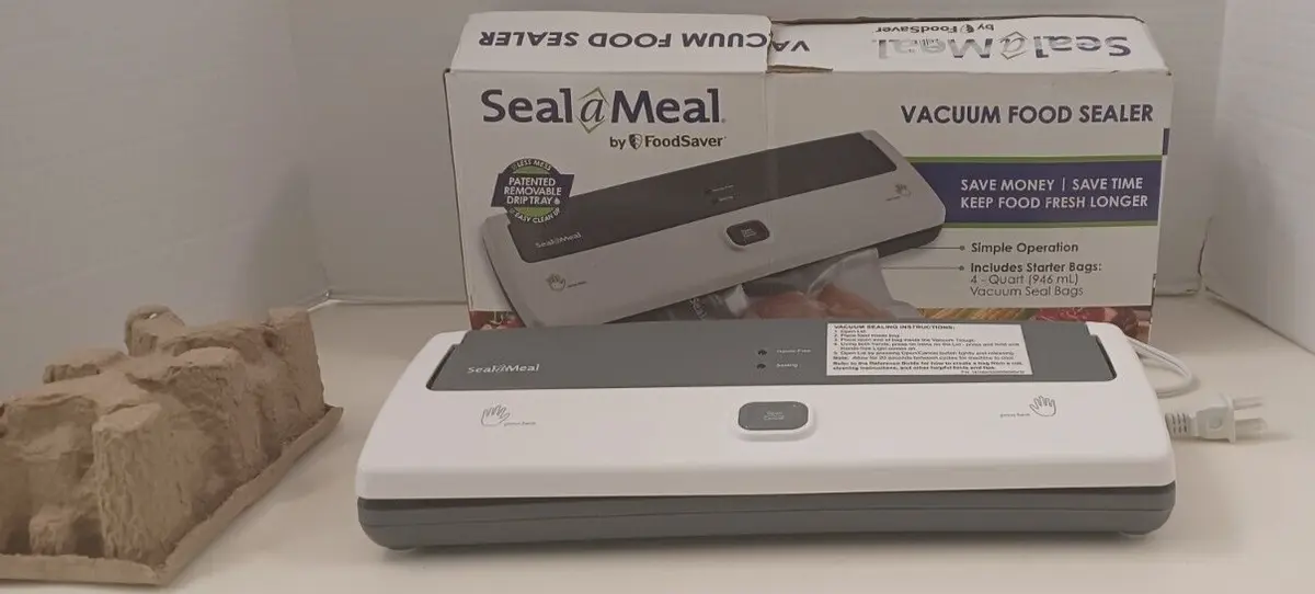 Seal-a-Meal Vacuum Food Sealer System and Starter Bags by FoodSaver