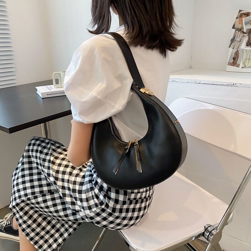 ☆MUCENT☆ New Moon Shoulder Bag Unisex 2 Colors Half-moon Bag For Women Double Zipper Fashion Solid Color