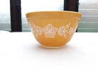 Vintage Pyrex Butterfly Gold Mixing Bowl White Flowers 1-1/2 Pt