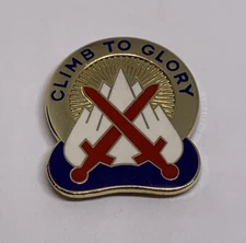 USAMM US Army 10th Mountain Division Unit Crest Climb To Glory Lapel Pin (209-2)