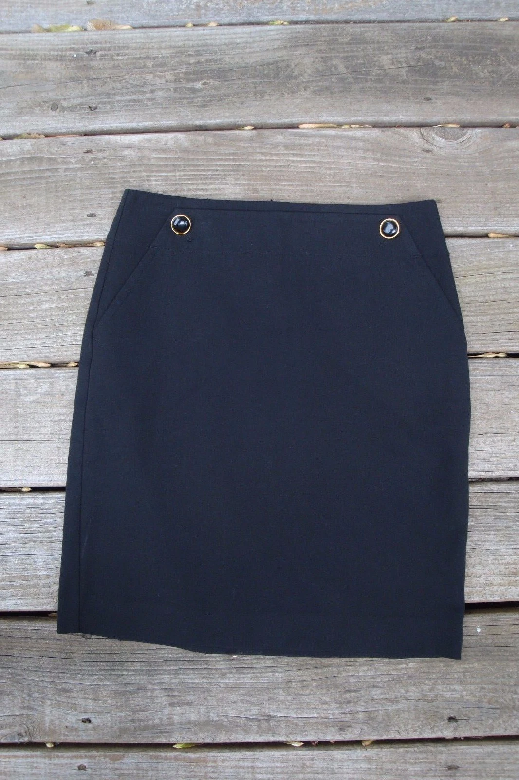 Banana Republic pencil skirt stretch black, 2 front pockets 2 fake button, Sz 4