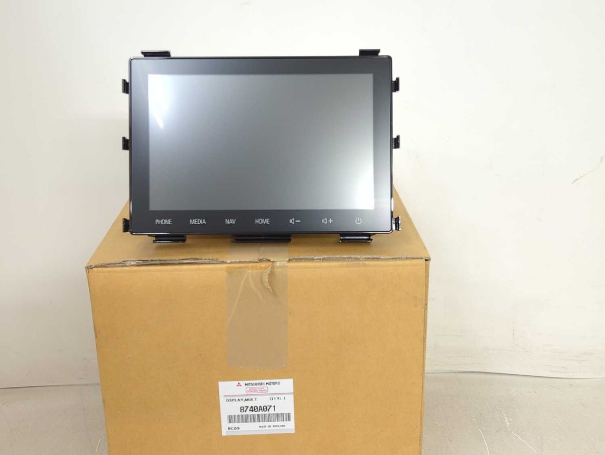 あゆページ‼️ New OEM Genuine Radio Navigation Display 2015-2022 Montero Pajero