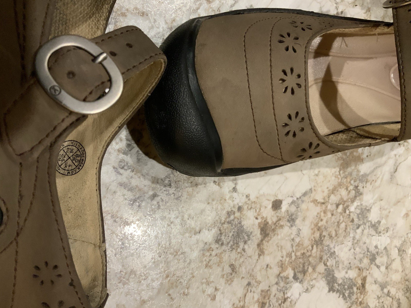 Scarpe Keen Calistoga taglio floreale Mary Jane da donna taglia 8 5 marroni slip on