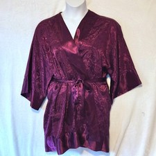 Victoria  s Secret Gold Label Embossed Purple Satin Jacquard Short Robe One Size