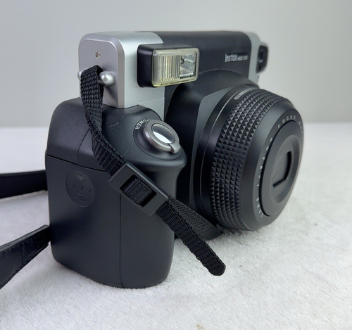 Fujifilm Instax Wide 300 fotocamera pellicola istantanea nero argento TESTATA con custodia - Foto 10 di 24