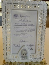 Precious Moments Girl Holding Gift Photo Frame 2000 by Enesco 8023/25,000 NIB