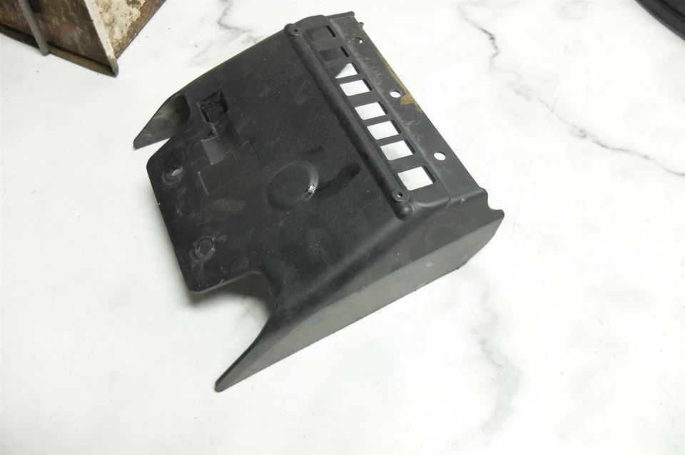 04 Aprilia RSV 1000 R RSV1000 后背内挡泥板盖盘 — 第 4/4 张图片