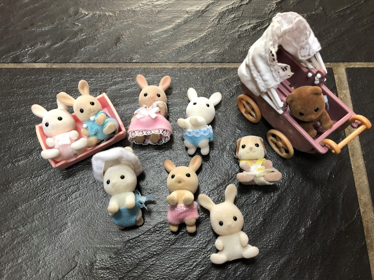 SYLVANIAN FAMILIES BABIES RABBIT X7 BEAR X1 DOG X1 BED PRAM UK