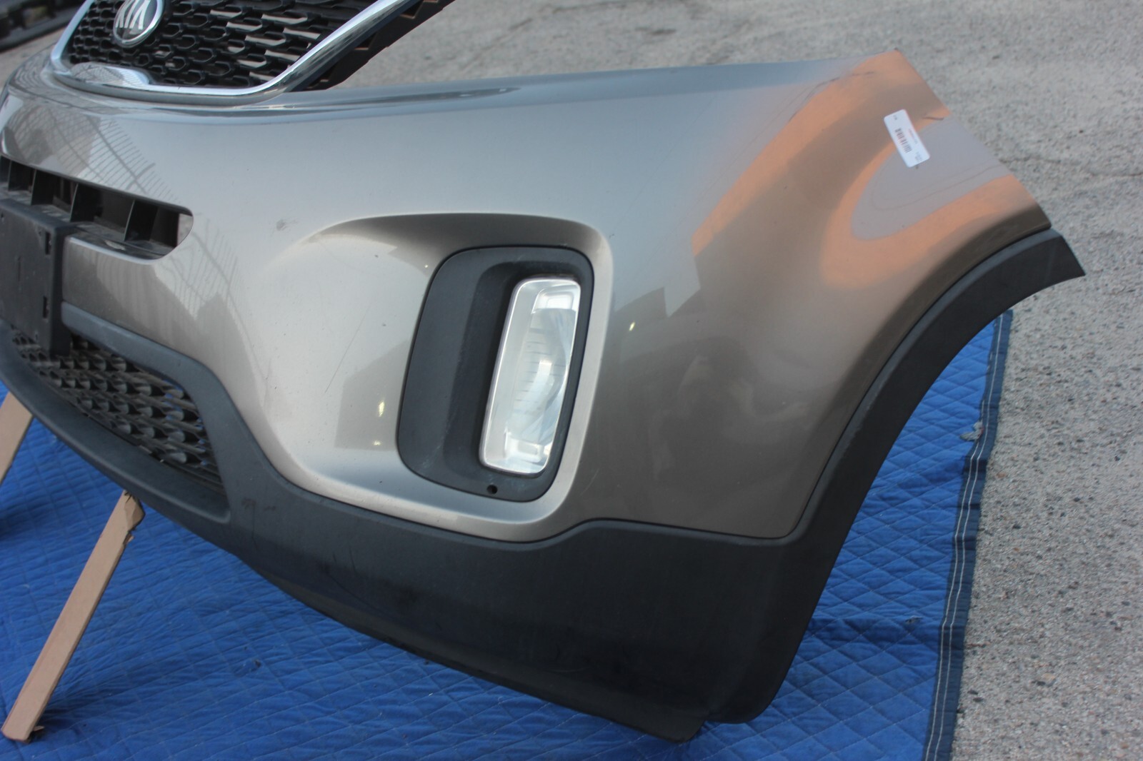 14-15 KIA SORENTO FRONT BUMPER ASSEMBLY FOG COVER GRILL FOAM GENUINE OEM BROWN