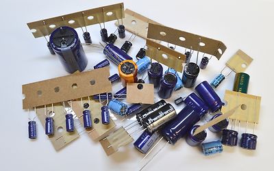 ELEKTRONISCHE KOMPONENTENSORTIMENT - ELEKTROLYTKONDENSATOREN - 50ER-PACK