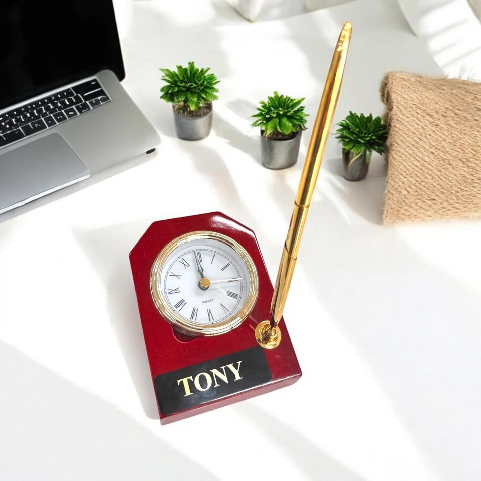 Reloj de Oficina Grabado Personalizado Palo de Rosa Acabado Piano Reloj de Escritorio con Pluma Foto 2 de 4