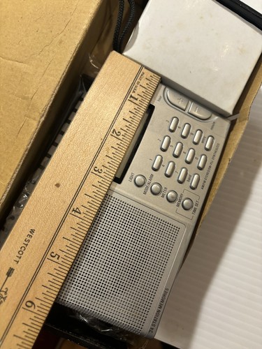 Grundig YB 300PE Radio AM/FM 13 Shortwave Bands - PARTS , EXTRAS - Zdjęcie 21 z 24