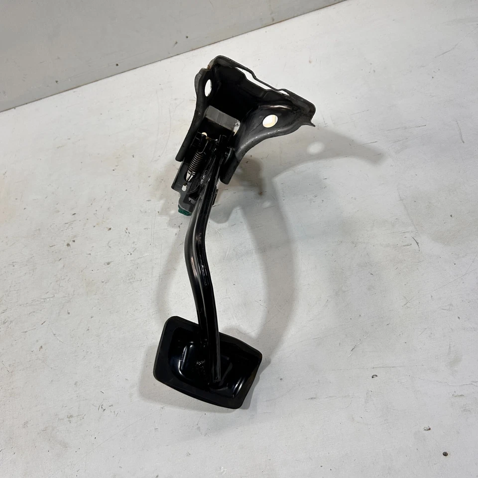 2018-2023 KIA RIO LX PEDAL ASSEMBLY BRAKE 32800-H9200 OEM - Image 3 of 4
