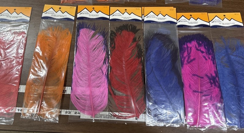SPIRT RIVER TIP DYED OSTRICH PLUME. FLY TYING MATERIAL.  LOT OF 7