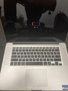 Apple MacBook Pro 15′′ Mitte 2015 Thunderbolt 2 - Akku defekt - gebraucht - ohne Netzteil