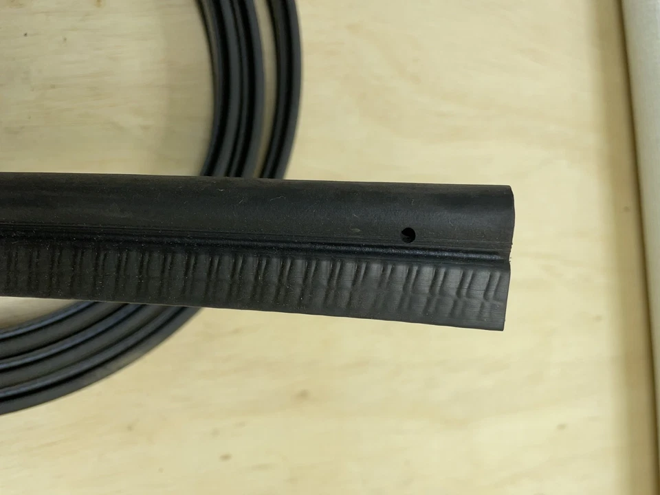 通用原始设备制造商 End Lift Gate Weatherstrip 95-05 Blazer Jimmy Bravada 4.3L 15735058 NOS — 第 4/4 张图片