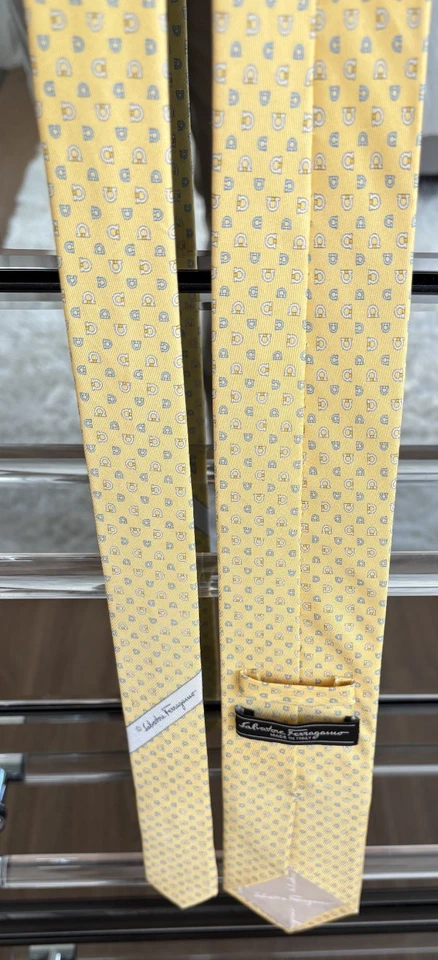 Salvatore Ferragamo Men’s 100% Silk Tie Yellow Gancini Print - Excellent Conditi - Image 3 of 4