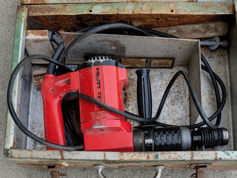 Hilti TE 10 Corded Electric Hammer Drill w/ Side Handle, 1/2 in Bit