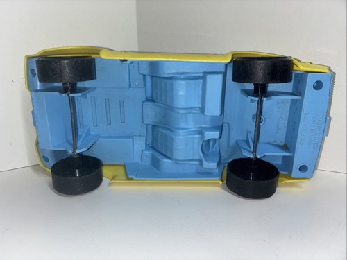 Tootsie Toy Lamborghini Countach 10” Yellow & Blue Plastic Car 1980’s USA - Picture 7 of 10