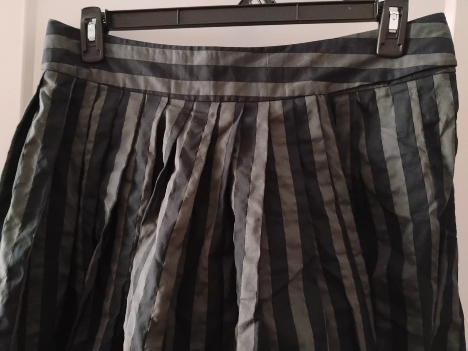 Falda PAUW Amsterdam Plisada Dobladillo Burbuja Talla 3 Gris Negro Rayas Usada en Excelente Condición Lagenlook Foto 3 de 4