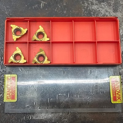 Qty 4 Sandvik R166 R166.0L-22AC01F050 1020 Grade Carbide Threading Inserts