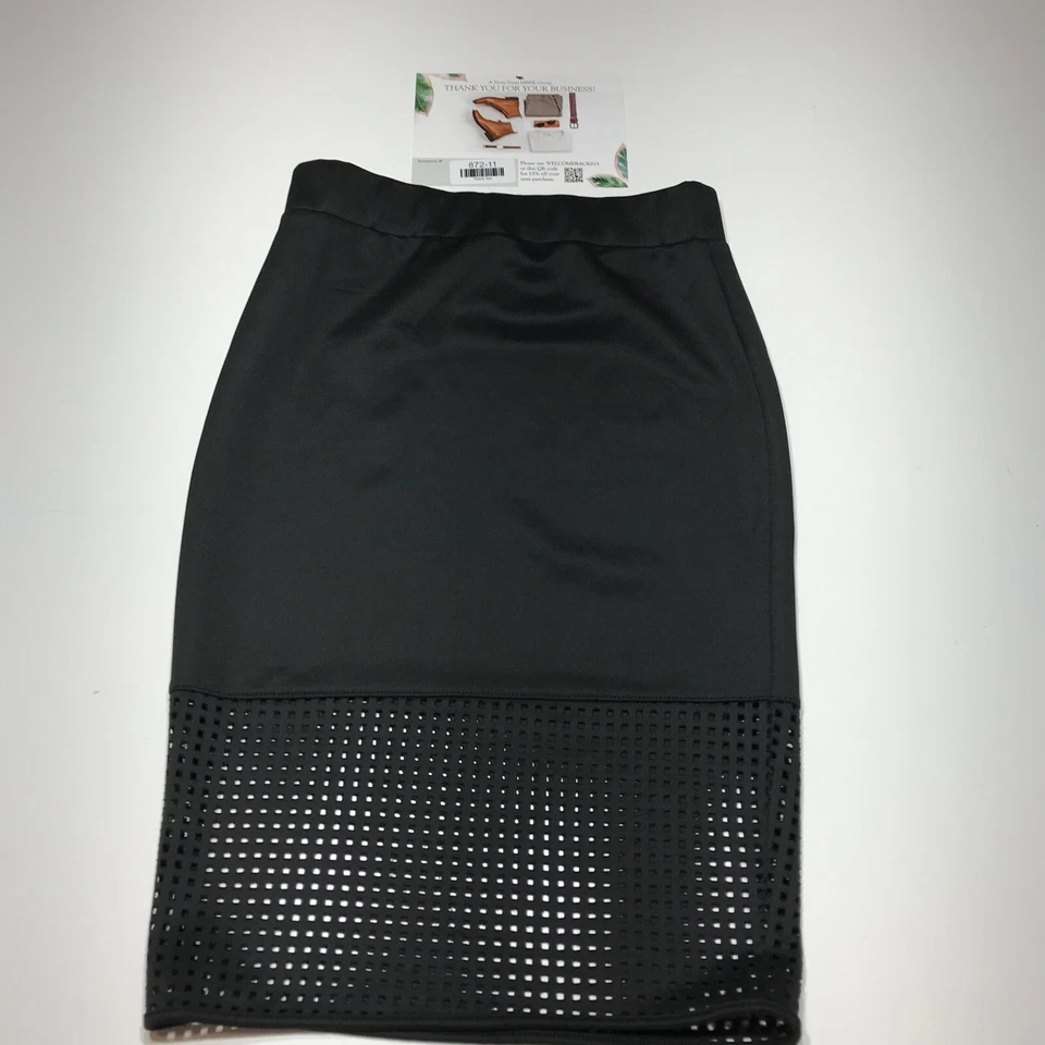 Saia A. Byer Feminina Tamanho Médio Puxador Preta Corte Laser Borda Elástica Bodycon - Imagem 2 de 4