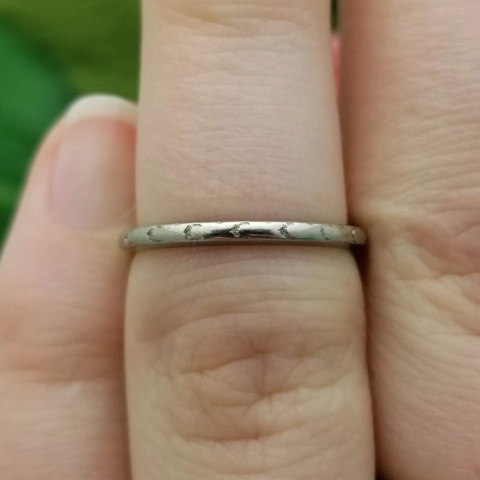 Vintage 18K White Gold Etched Wedding Band-1920s-Dated 12/18/26-1.7mm Wide - Image 4 of 4