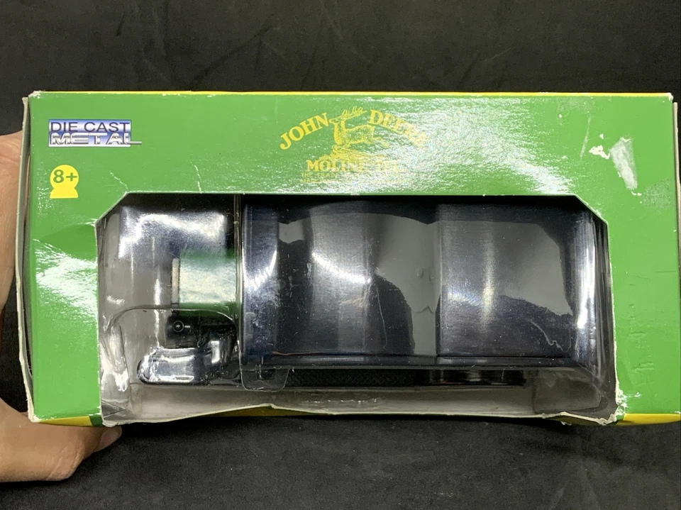 John Deere 1912 Die Cast Ford Model T Delivery Van 1/24 1:24 Moline Ill. - Image 4 of 4