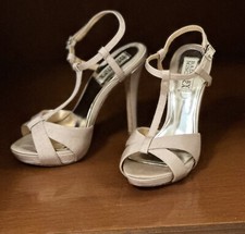 Badgley Mischka T Strap Open Toe Ribbed Matte Satin Nude Blush High Heels Sz 5